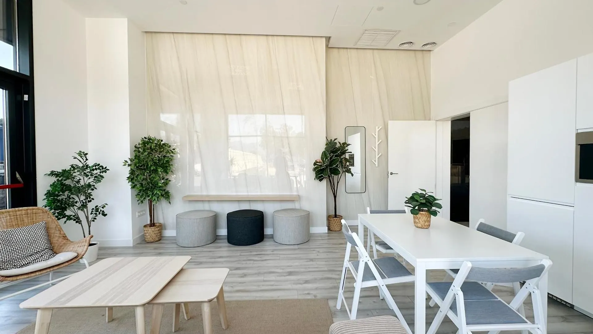 Pando Apartments 1 Bed 25D Floor Malaga