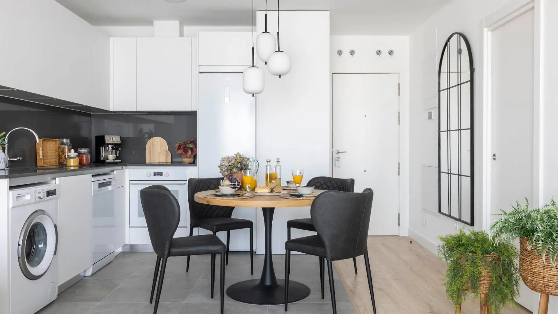 Pando Apartments 1 Bed 25D Floor Malaga